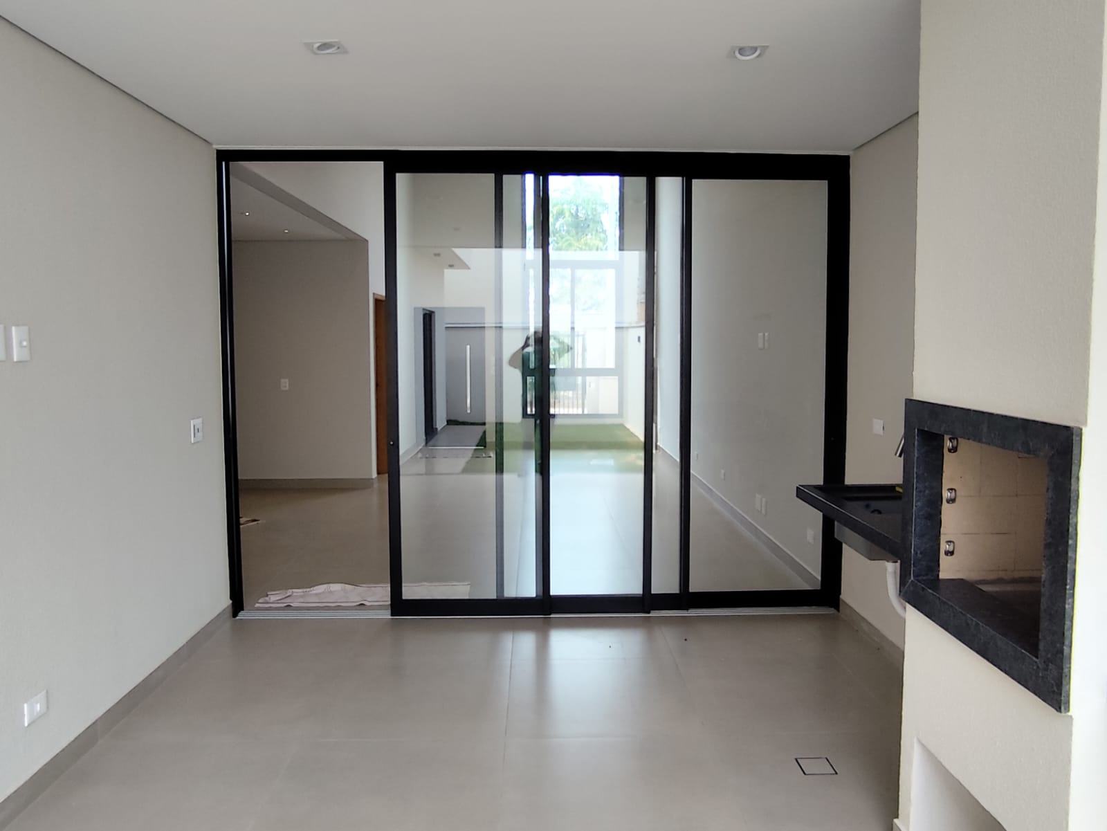 foto do anúncio Casa à venda no Jardim Chamonix, região Leste de Londrina/PR. Residência nova com 161m² de construção em terreno de 250m², pronta para morar!